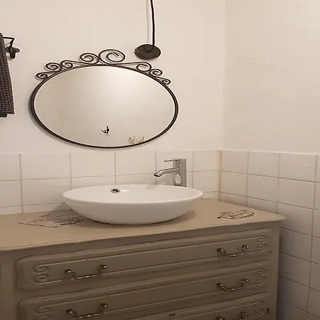 La Maison Hotel *